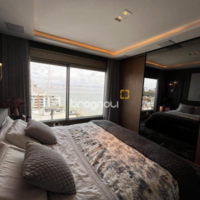 Apartamento com 131m², 3 quartos (sendo 3 suítes), 3 garagens, no bairro Beira Mar Norte em Florianópolis