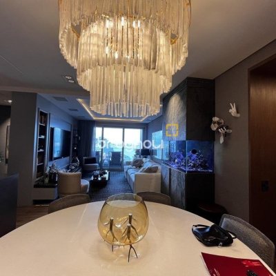 Apartamento com 131m², 3 quartos (sendo 3 suítes), 3 garagens, no bairro Beira Mar Norte em Florianópolis