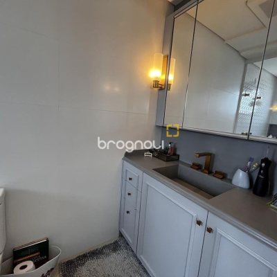 Apartamento com 131m², 3 quartos (sendo 3 suítes), 3 garagens, no bairro Beira Mar Norte em Florianópolis