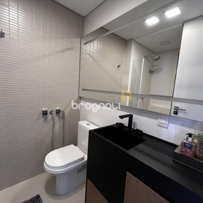 Apartamento com 131m², 3 quartos (sendo 3 suítes), 3 garagens, no bairro Beira Mar Norte em Florianópolis