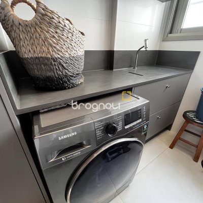 Apartamento com 131m², 3 quartos (sendo 3 suítes), 3 garagens, no bairro Beira Mar Norte em Florianópolis
