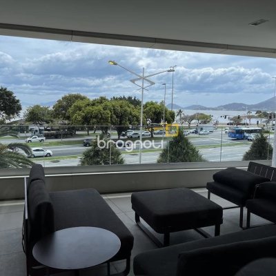 Apartamento com 131m², 3 quartos (sendo 3 suítes), 3 garagens, no bairro Beira Mar Norte em Florianópolis