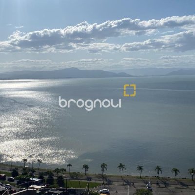 Apartamento com 131m², 3 quartos (sendo 3 suítes), 3 garagens, no bairro Beira Mar Norte em Florianópolis