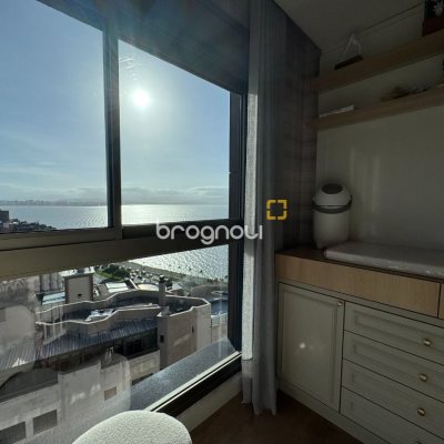 Apartamento com 131m², 3 quartos (sendo 3 suítes), 3 garagens, no bairro Beira Mar Norte em Florianópolis