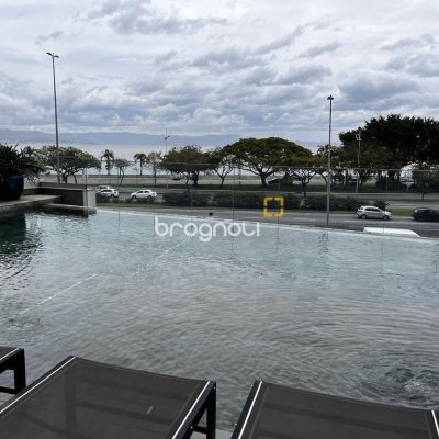 Apartamento com 131m², 3 quartos (sendo 3 suítes), 3 garagens, no bairro Beira Mar Norte em Florianópolis