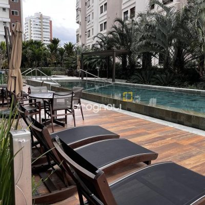 Apartamento com 131m², 3 quartos (sendo 3 suítes), 3 garagens, no bairro Beira Mar Norte em Florianópolis