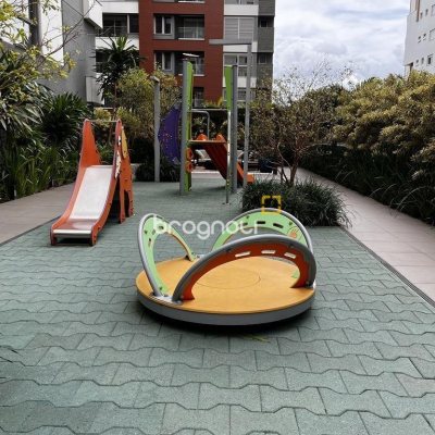 Apartamento com 131m², 3 quartos (sendo 3 suítes), 3 garagens, no bairro Beira Mar Norte em Florianópolis