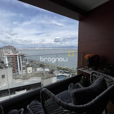 Apartamento com 131m², 3 quartos (sendo 3 suítes), 3 garagens, no bairro Beira Mar Norte em Florianópolis