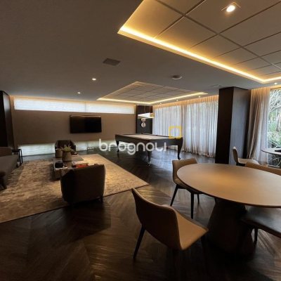 Apartamento com 131m², 3 quartos (sendo 3 suítes), 3 garagens, no bairro Beira Mar Norte em Florianópolis