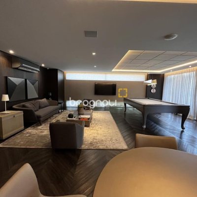 Apartamento com 131m², 3 quartos (sendo 3 suítes), 3 garagens, no bairro Beira Mar Norte em Florianópolis