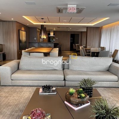 Apartamento com 131m², 3 quartos (sendo 3 suítes), 3 garagens, no bairro Beira Mar Norte em Florianópolis