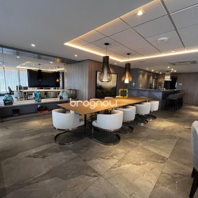 Apartamento com 131m², 3 quartos (sendo 3 suítes), 3 garagens, no bairro Beira Mar Norte em Florianópolis