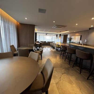 Apartamento com 131m², 3 quartos (sendo 3 suítes), 3 garagens, no bairro Beira Mar Norte em Florianópolis