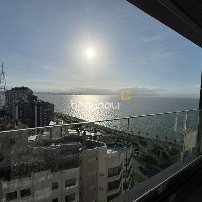 Apartamento com 131m², 3 quartos (sendo 3 suítes), 3 garagens, no bairro Beira Mar Norte em Florianópolis