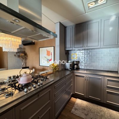 Apartamento com 131m², 3 quartos (sendo 3 suítes), 3 garagens, no bairro Beira Mar Norte em Florianópolis