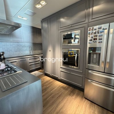Apartamento com 131m², 3 quartos (sendo 3 suítes), 3 garagens, no bairro Beira Mar Norte em Florianópolis
