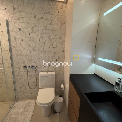 Apartamento com 131m², 3 quartos (sendo 3 suítes), 3 garagens, no bairro Beira Mar Norte em Florianópolis