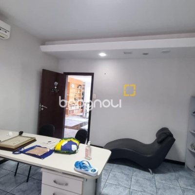 Sala com 102m², no bairro Centro em Florianópolis