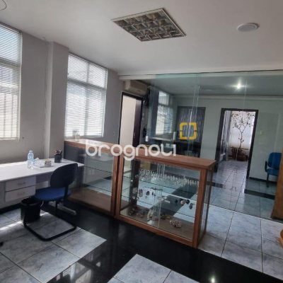 Sala com 102m², no bairro Centro em Florianópolis