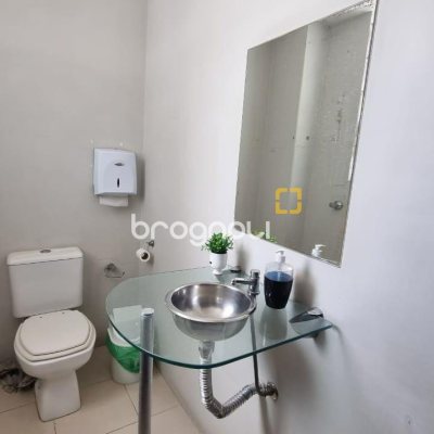 Sala com 102m², no bairro Centro em Florianópolis