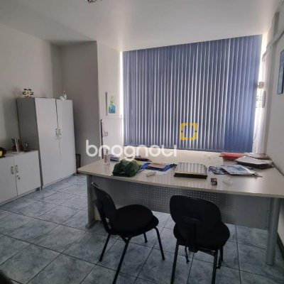 Sala com 102m², no bairro Centro em Florianópolis