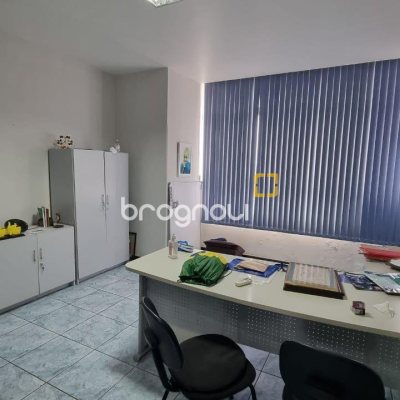 Sala com 102m², no bairro Centro em Florianópolis