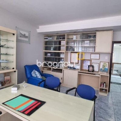 Sala com 102m², no bairro Centro em Florianópolis