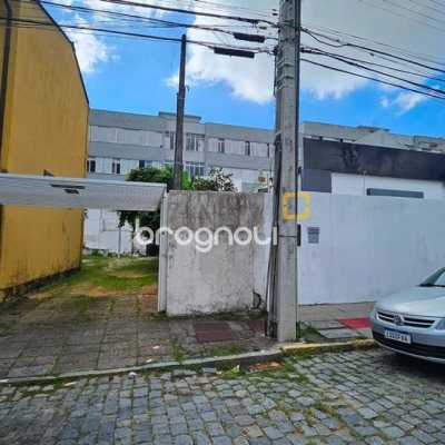 Casa com 190m², 2 garagens, no bairro Centro em Florianópolis