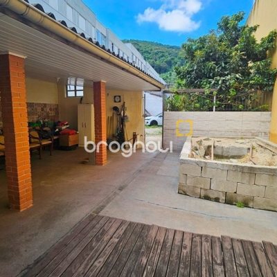 Casa com 190m², 2 garagens, no bairro Centro em Florianópolis