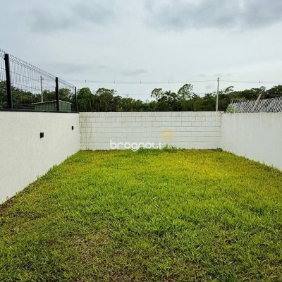 Casa com 110m², 3 quartos (sendo 1 suíte), 2 garagens, no bairro Sertão do Maruim em São José