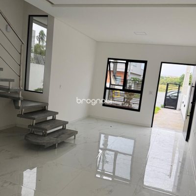Casa com 110m², 3 quartos (sendo 1 suíte), 2 garagens, no bairro Sertão do Maruim em São José