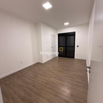 Casa com 110m², 3 quartos (sendo 1 suíte), 2 garagens, no bairro Sertão do Maruim em São José