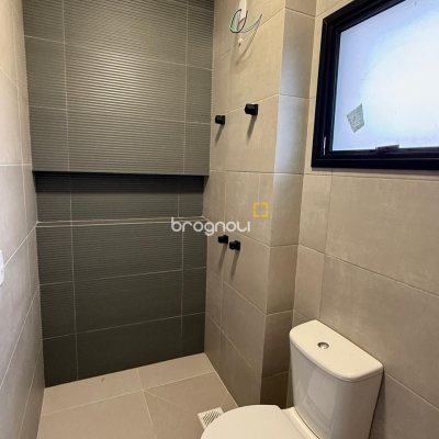 Casa com 110m², 3 quartos (sendo 1 suíte), 2 garagens, no bairro Sertão do Maruim em São José
