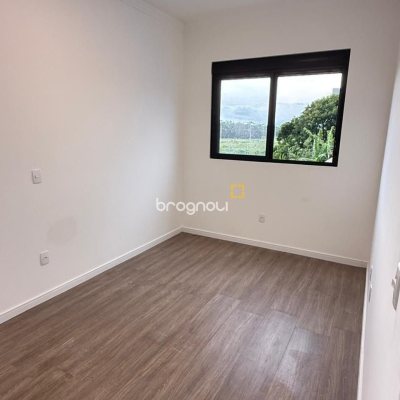 Casa com 110m², 3 quartos (sendo 1 suíte), 2 garagens, no bairro Sertão do Maruim em São José