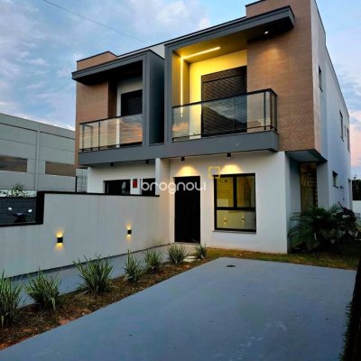 Casa com 110m², 3 quartos (sendo 1 suíte), 2 garagens, no bairro Sertão do Maruim em São José