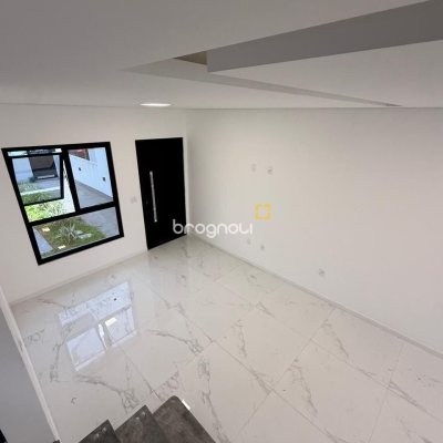Casa com 110m², 3 quartos (sendo 1 suíte), 2 garagens, no bairro Sertão do Maruim em São José