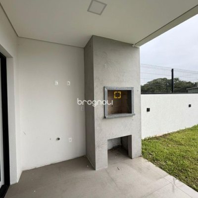 Casa com 110m², 3 quartos (sendo 1 suíte), 2 garagens, no bairro Sertão do Maruim em São José