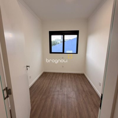 Casa com 110m², 3 quartos (sendo 1 suíte), 2 garagens, no bairro Sertão do Maruim em São José