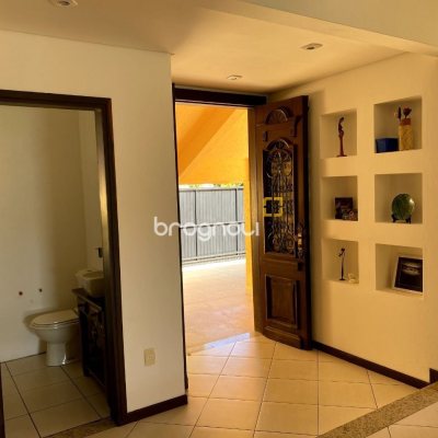 Casa com 189m², 4 quartos, 3 garagens, no bairro Campeche em Florianópolis