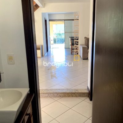 Casa com 189m², 4 quartos, 3 garagens, no bairro Campeche em Florianópolis