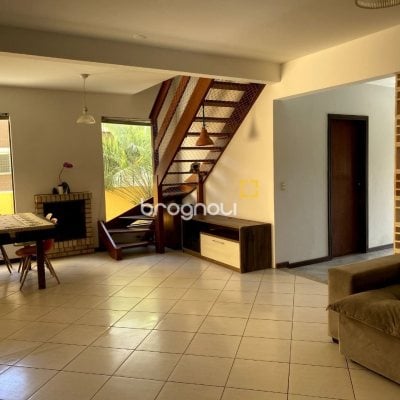 Casa com 189m², 4 quartos, 3 garagens, no bairro Campeche em Florianópolis