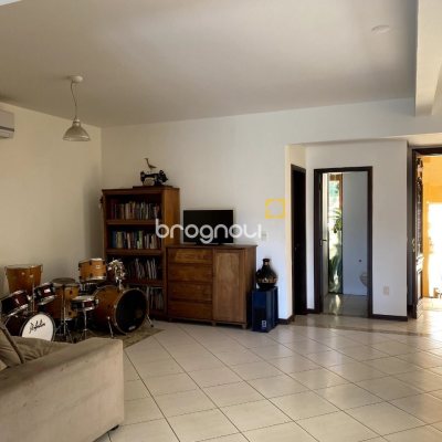 Casa com 189m², 4 quartos, 3 garagens, no bairro Campeche em Florianópolis