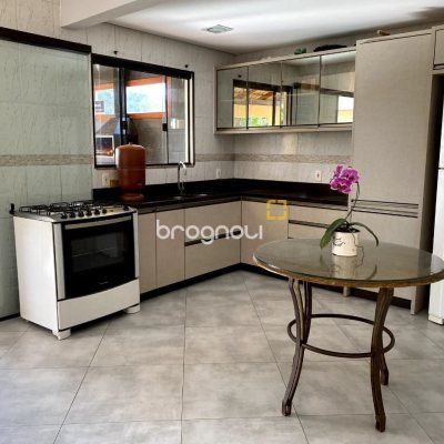 Casa com 189m², 4 quartos, 3 garagens, no bairro Campeche em Florianópolis