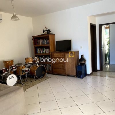 Casa com 189m², 4 quartos, 3 garagens, no bairro Campeche em Florianópolis
