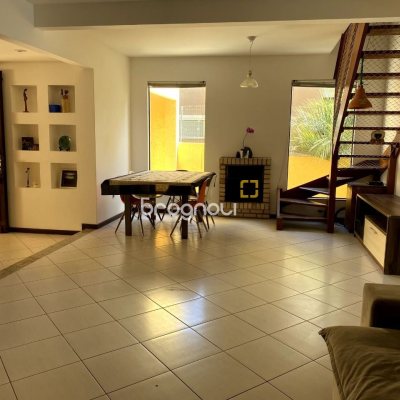 Casa com 189m², 4 quartos, 3 garagens, no bairro Campeche em Florianópolis