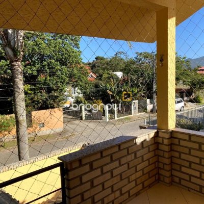 Casa com 189m², 4 quartos, 3 garagens, no bairro Campeche em Florianópolis