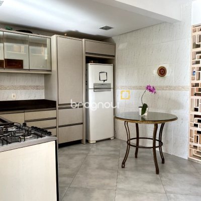 Casa com 189m², 4 quartos, 3 garagens, no bairro Campeche em Florianópolis