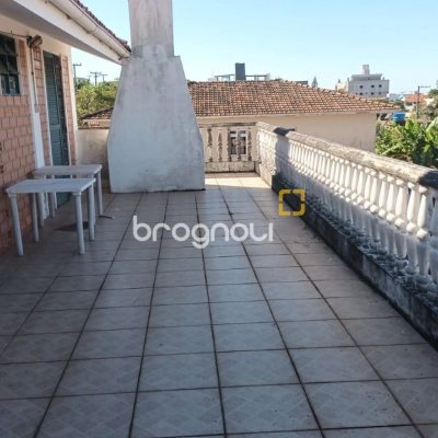 Casa com 327m², 5 quartos, 3 garagens, no bairro Ingleses do Rio Vermelho em Florianópolis