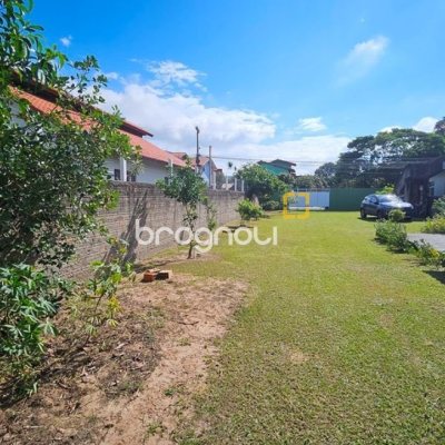 Casa com 470m², 5 quartos (sendo 1 suíte), 3 garagens, no bairro São João do Rio Vermelho em Florianópolis