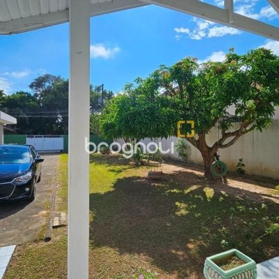 Casa com 470m², 5 quartos (sendo 1 suíte), 3 garagens, no bairro São João do Rio Vermelho em Florianópolis